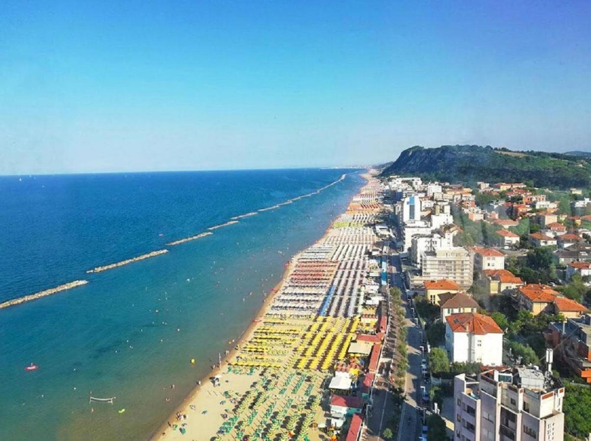 Casa Gramsci Luxury Apartment Pesaro Bagian luar foto