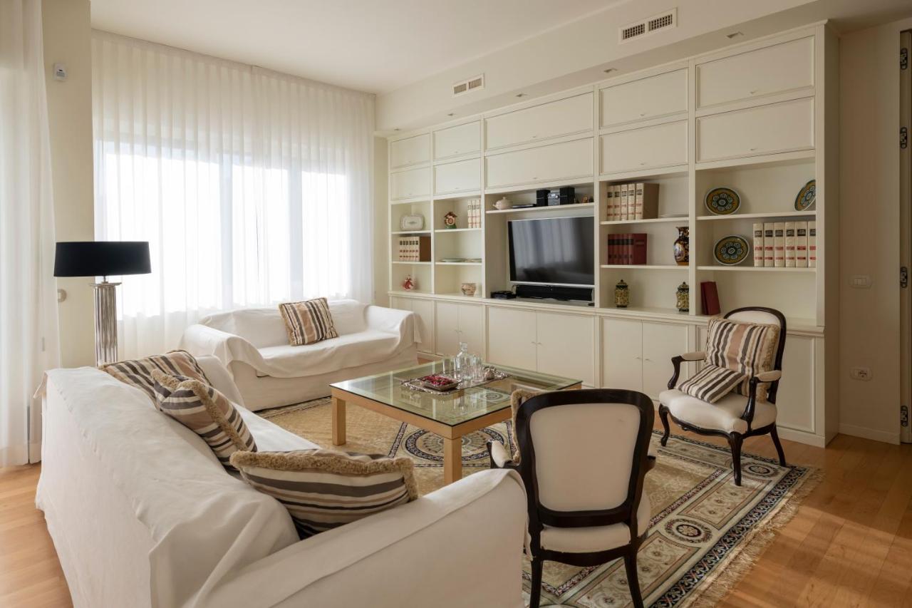 Casa Gramsci Luxury Apartment Pesaro Bagian luar foto