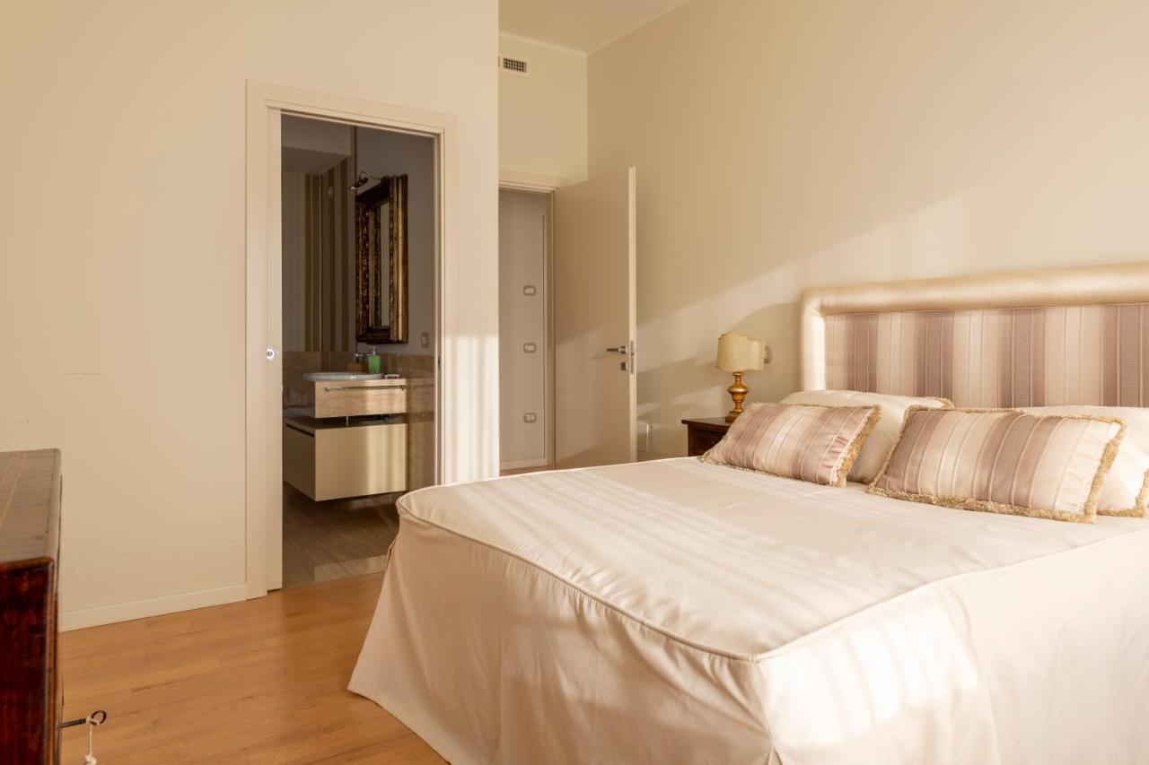 Casa Gramsci Luxury Apartment Pesaro Bagian luar foto
