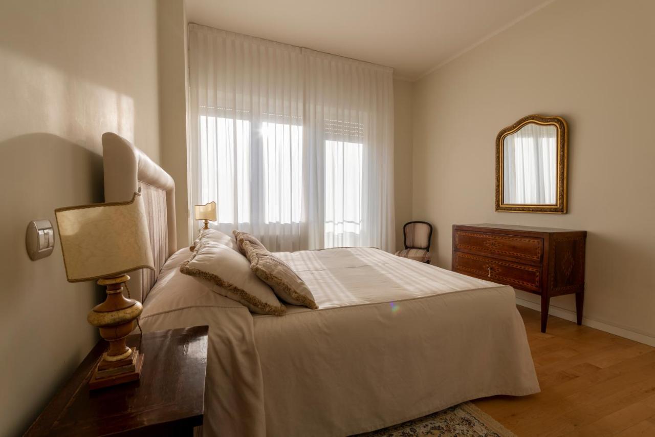 Casa Gramsci Luxury Apartment Pesaro Bagian luar foto