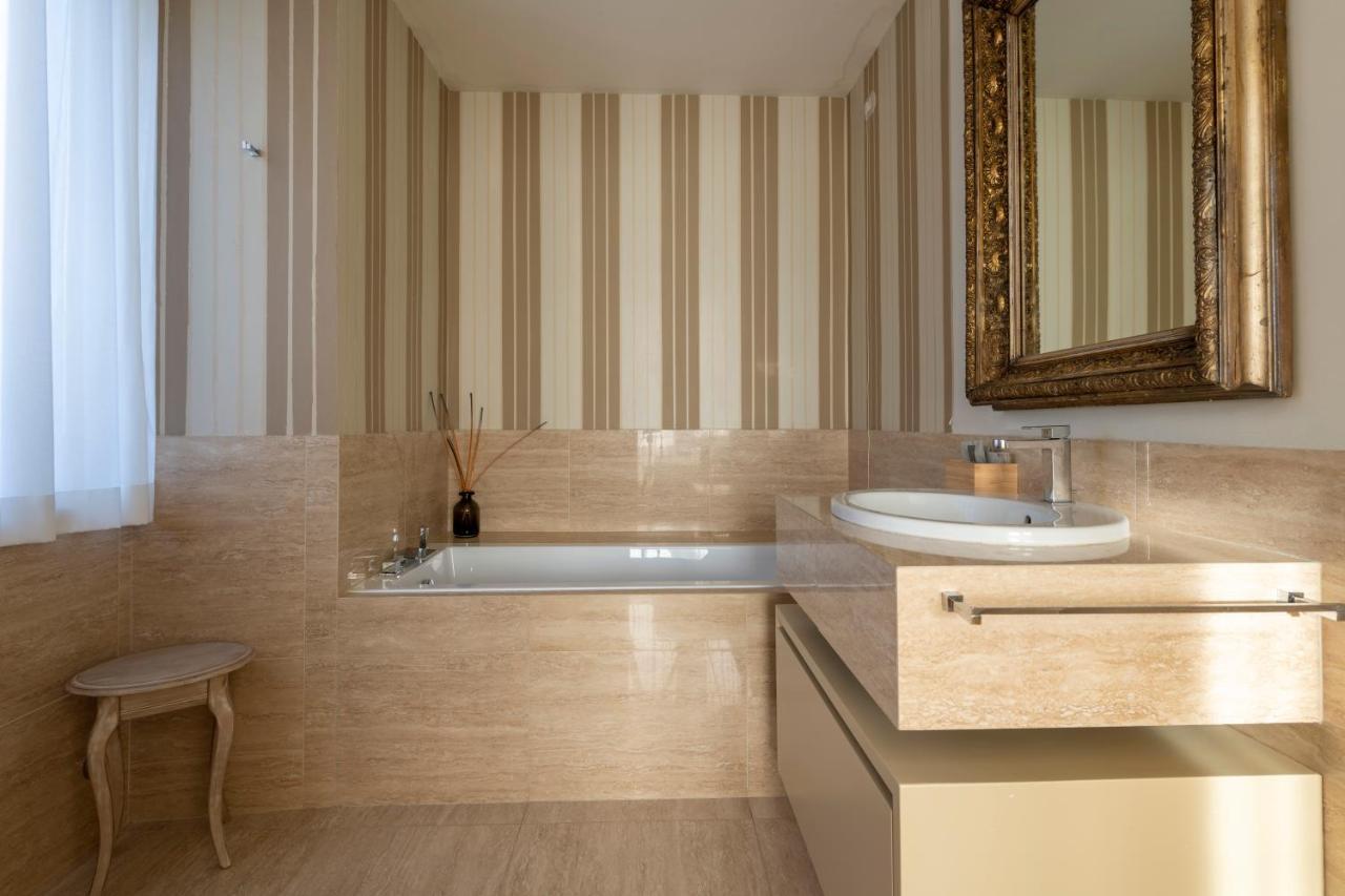 Casa Gramsci Luxury Apartment Pesaro Bagian luar foto