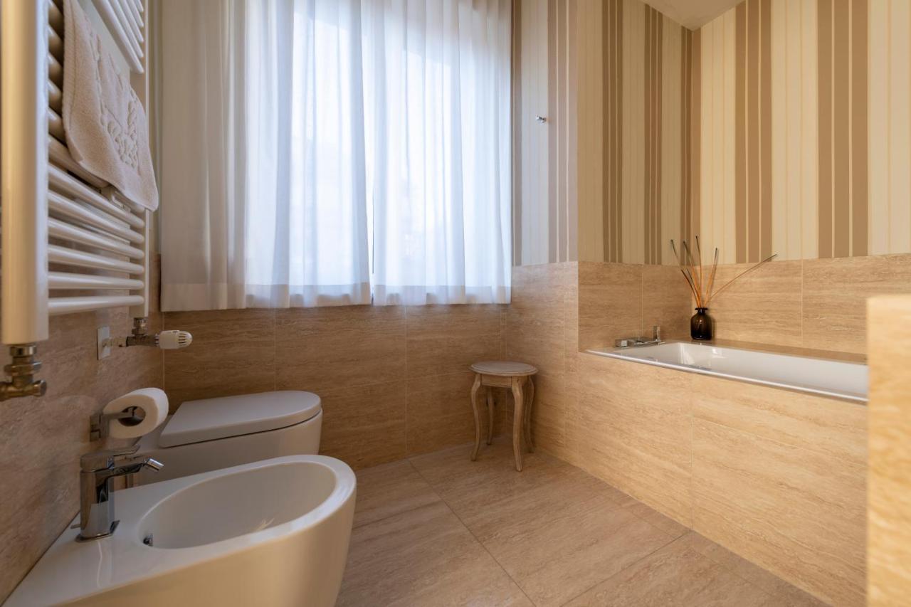 Casa Gramsci Luxury Apartment Pesaro Bagian luar foto