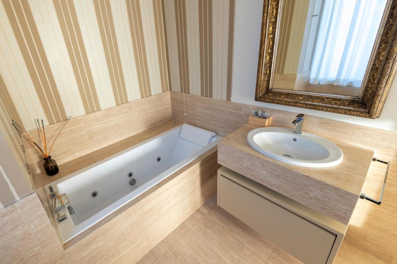 Casa Gramsci Luxury Apartment Pesaro Bagian luar foto